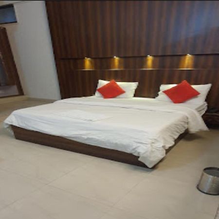 Hotel Pacific Grey By Wb Inn Lucknow Exterior foto